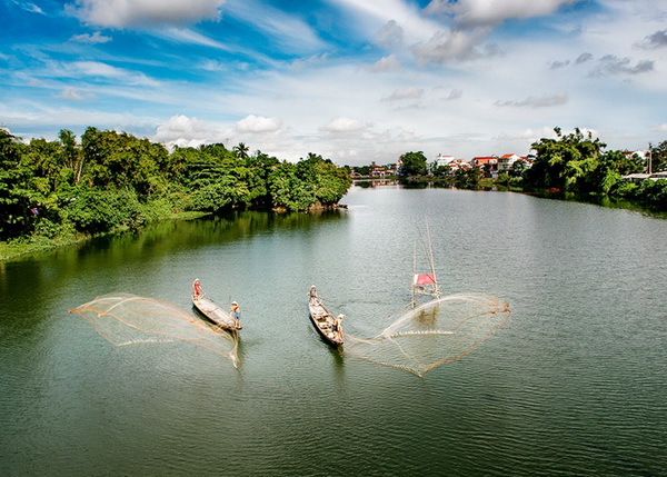 Huong River fishing